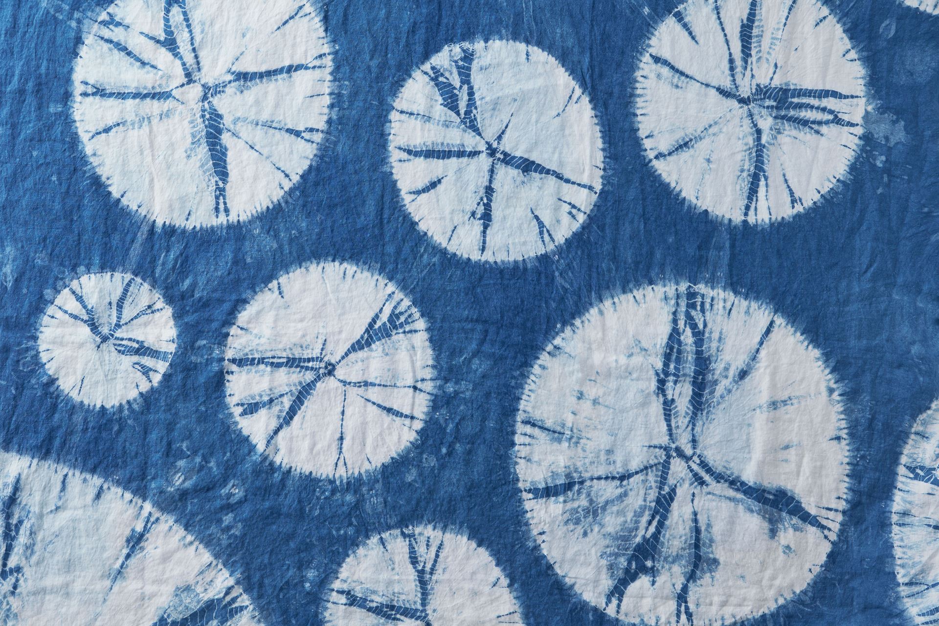 Leuvia. Pure Linen Shibori Throw